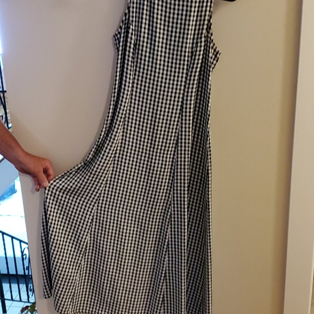 Dress - Picture 3 of 3